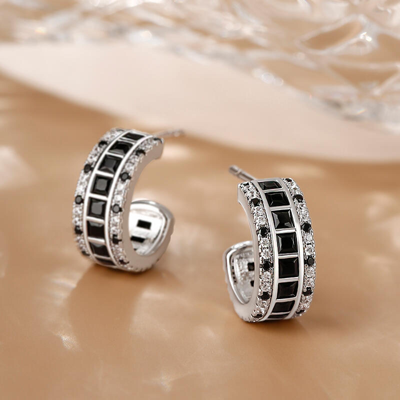 Jeulia Pendientes de aro de plata de ley con corte de princesa