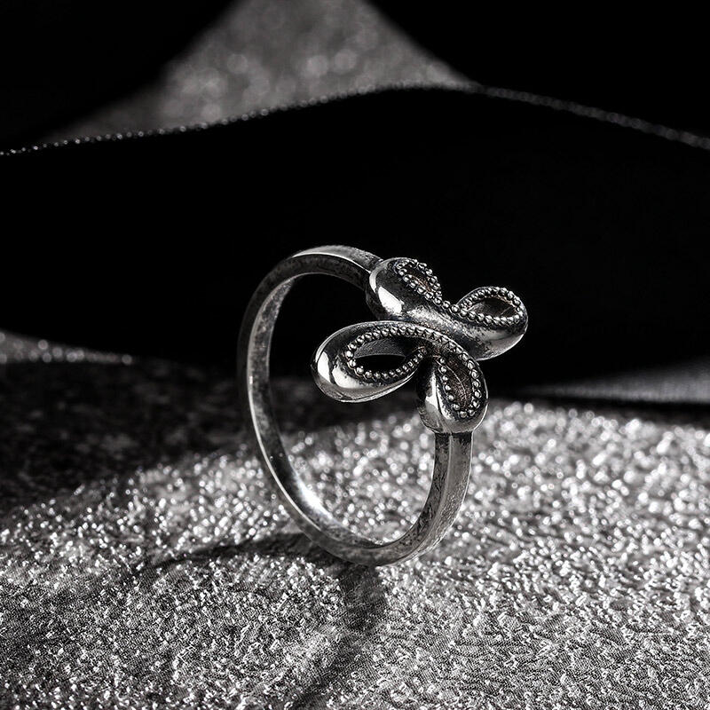 Jeulia Anillo en forma de cruz de cinta de plata de ley