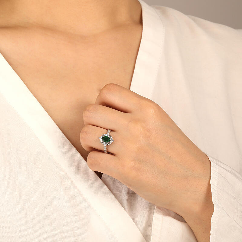 "Meine duftende Welt" Oval Schliff Halo Verlobungsring