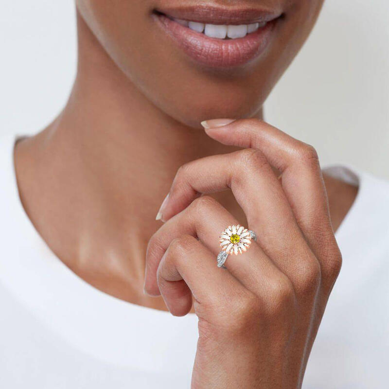 Jeulia "Cheerfulness" Daisy Flower Sterling Silver Rotating Ring