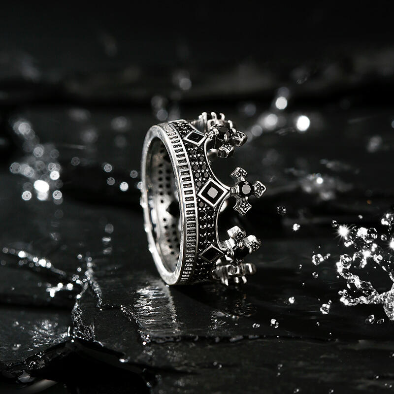 Jeulia Srebrny damski pierścionek z czarną koroną "Bądź moją królową"