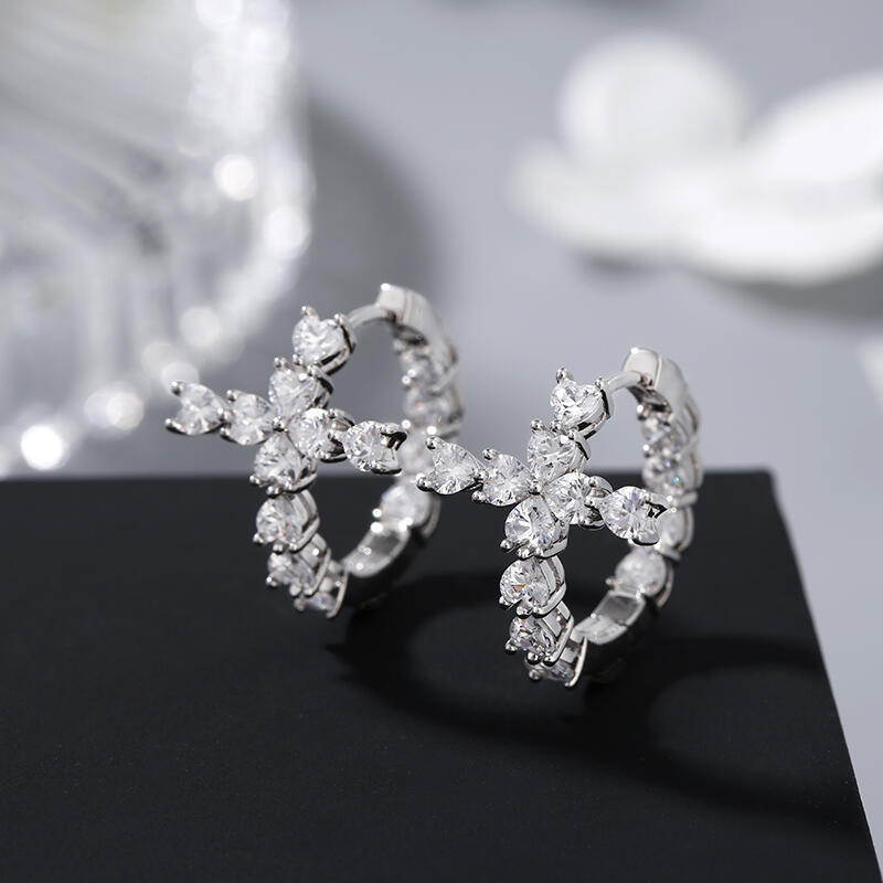 Jeulia Pendientes de aro de plata de ley con corte de corazón cruzado