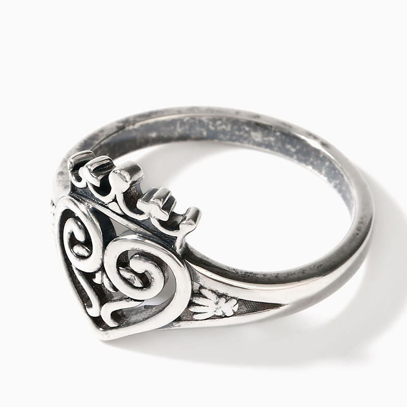 Jeulia "Love & Friendship" Sterling Silver Claddagh Ring