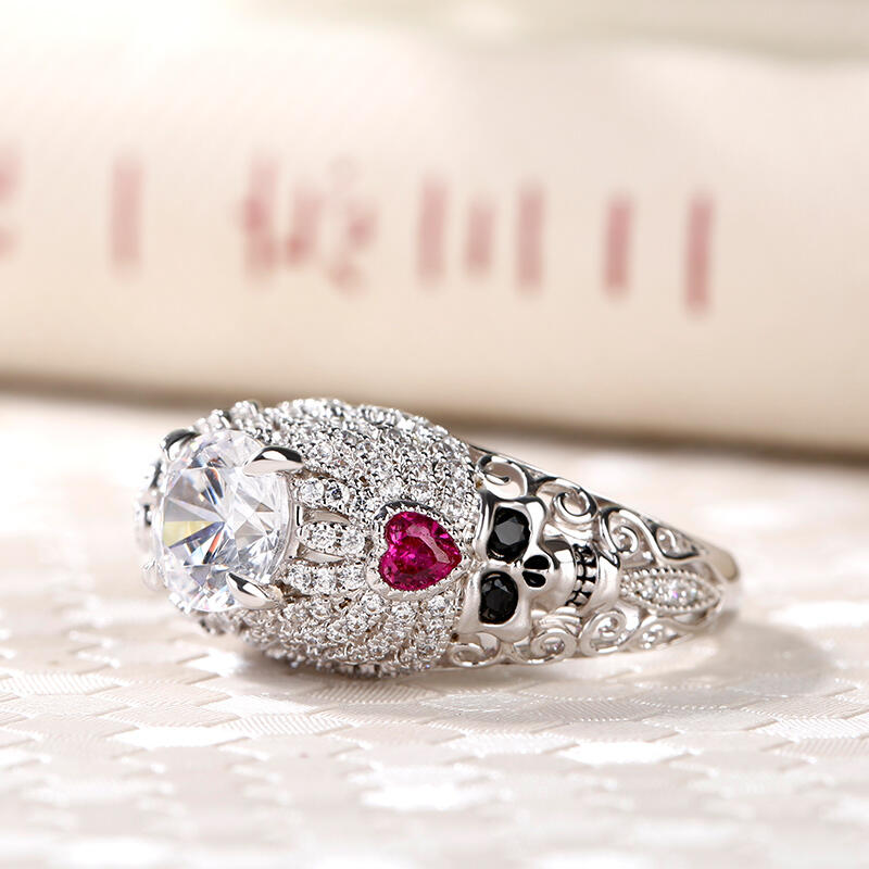 Jeulia Vintage Round Cut Heart Sterling Silver Skull Ring