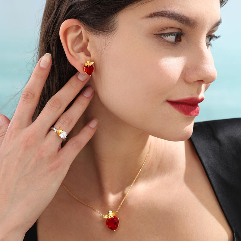 Jeulia Collar con colgante de corazón de Cupido de plata de ley