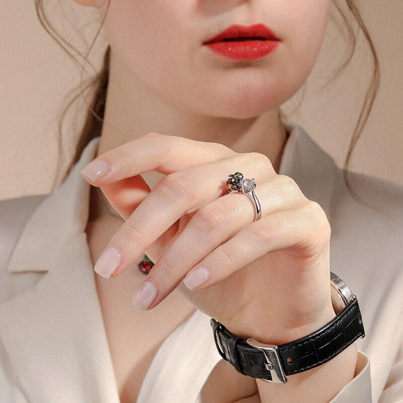 Jeulia Hug Me Anillo Dorado con Dragón de Plata de Ley con Corte Redondo