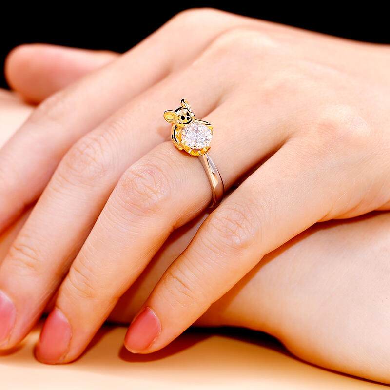 Jeulia Hug Me "Who Moved My Cheese" Mouse Round Cut Sterling Silver Ring