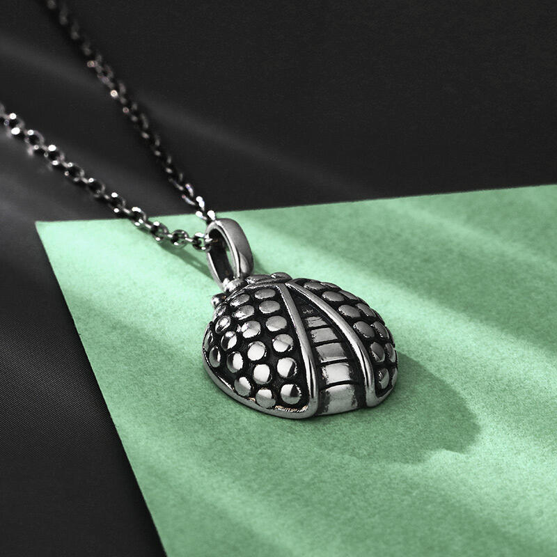 Jeulia Collar hermoso con forma de mariquita de plata de ley