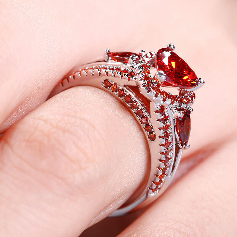 Jeulia Anillo Con Halo De Tres Piedras De Talla Cordiforme En Plata De Ley