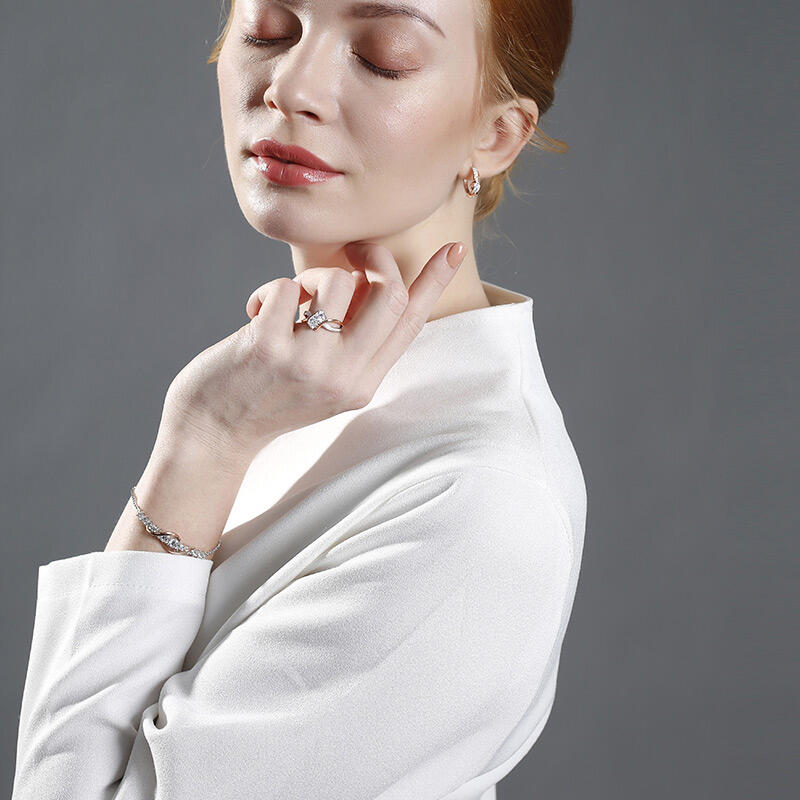 Jeulia Two Stone Crossover Round Cut Sterling Silver Ring