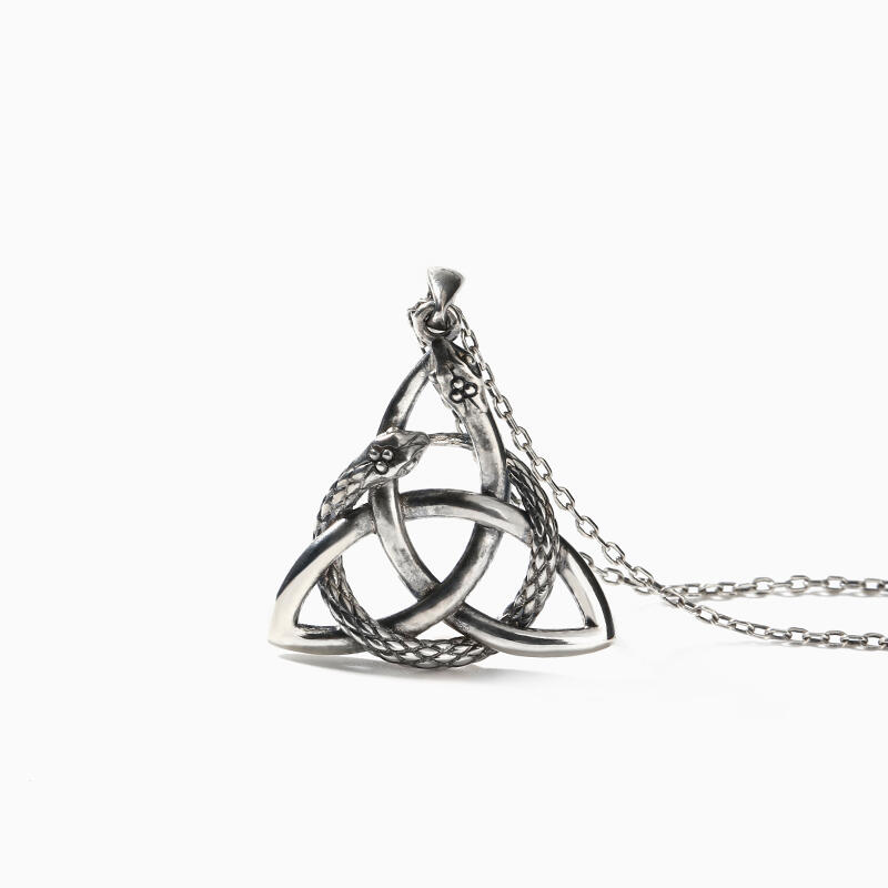 Jeulia "Verflochtene Schlangen mit Dreifaltigkeitsknoten" Sterling Silber Halskette