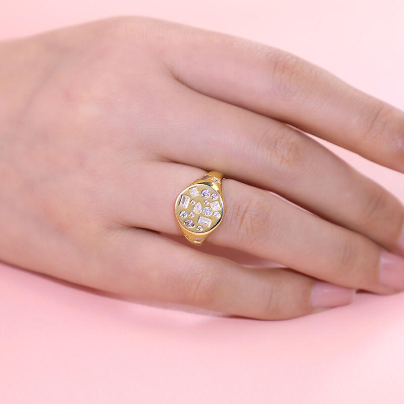 Jeulia Cobblestone Round Signet Sterling Silver Ring