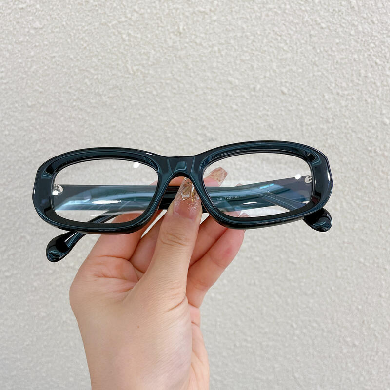 Quia Oval Black Glasses