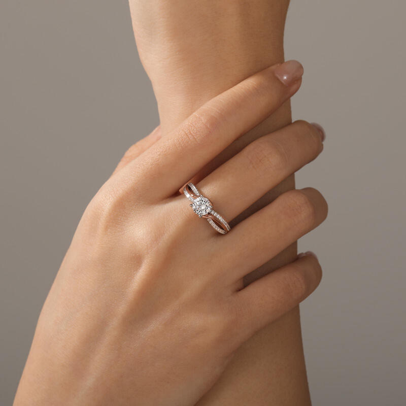 Jeulia Amore Anillo de Compromiso Redondo Bypass Trenzado Bicolor