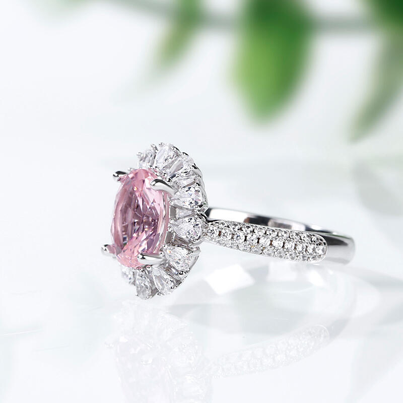 Pierścionek Srebrny z Kwiatem i Owalnym Szlifem z Syntetycznym Morganitem
