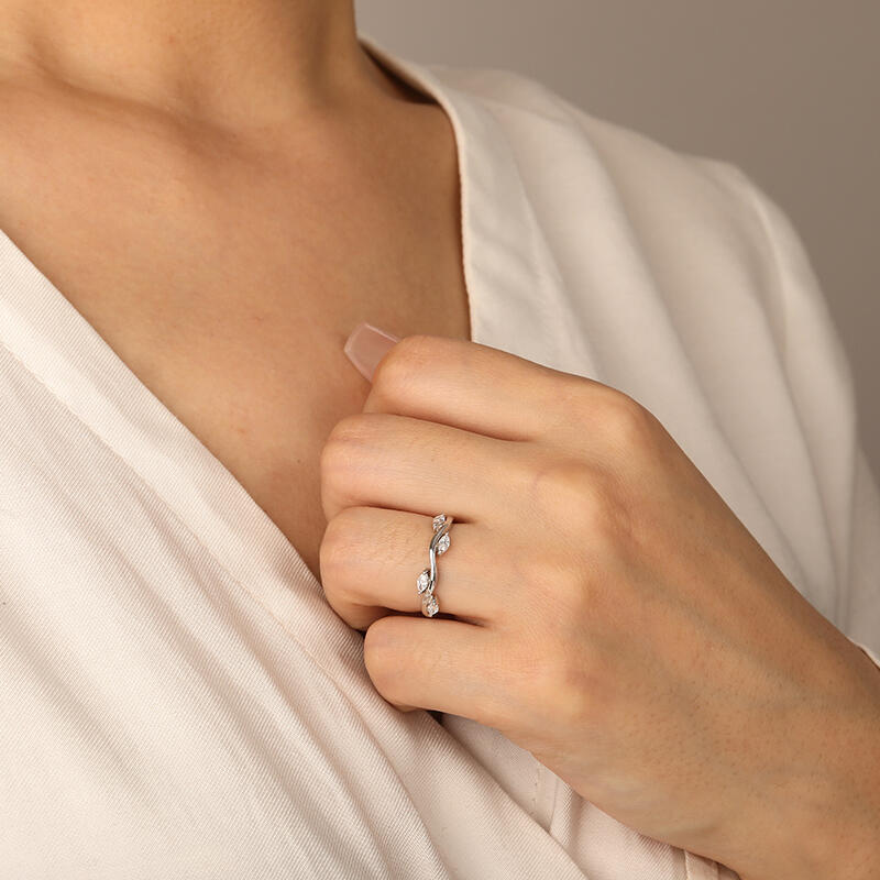 "Twinkle Wreath" Classic Wedding Ring