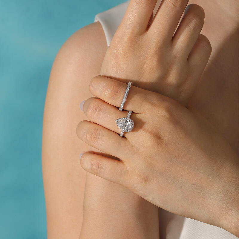 Jeulia Conjunto De Anillos De Eternidad De Plata Esterlina Con Talla Pirifoeme Con Halo