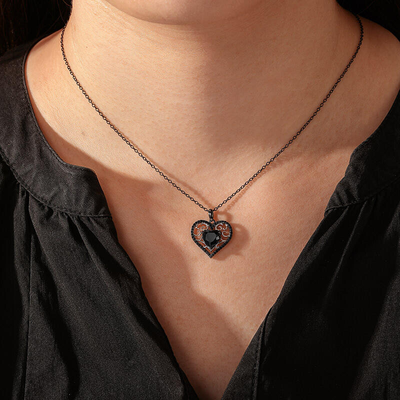 Jeulia Fashion Vine Black Heart Necklace Sterling Silver