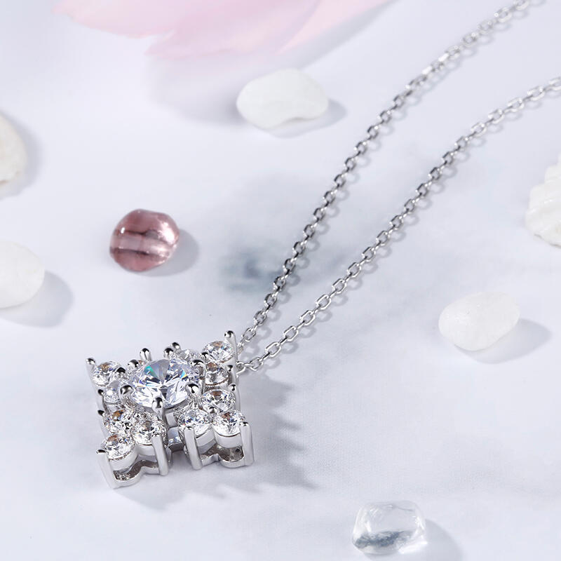 Jeulia Funkelnd Cluster Rundschliff Sterling Silber Halskette