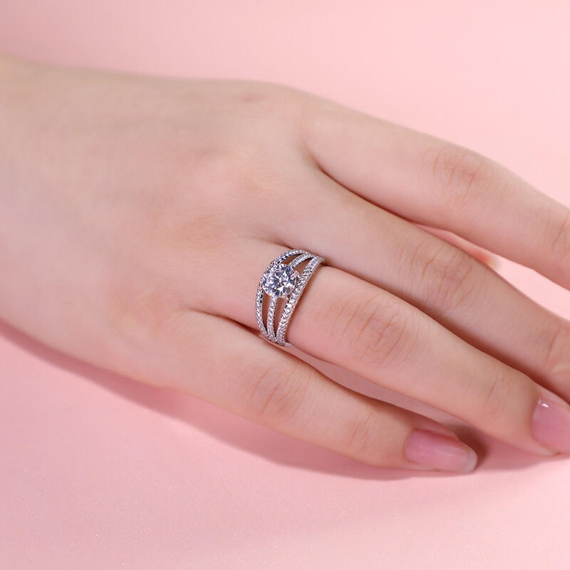 Jeulia Anillo de Compromiso de Plata de Ley de Corte Redonda con Vástago Dividido y Pavé