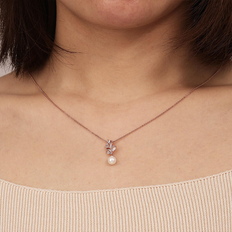 "Blazing Heart" Pearl Necklace