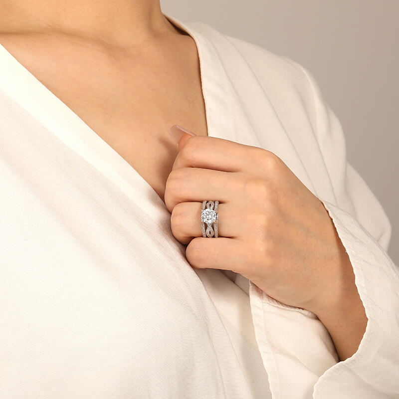 "Enamored Destiny" Round Cut Bridal Set