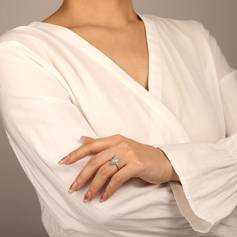 "Für immer vereint" Marquisenschliff Halo Verlobungsring