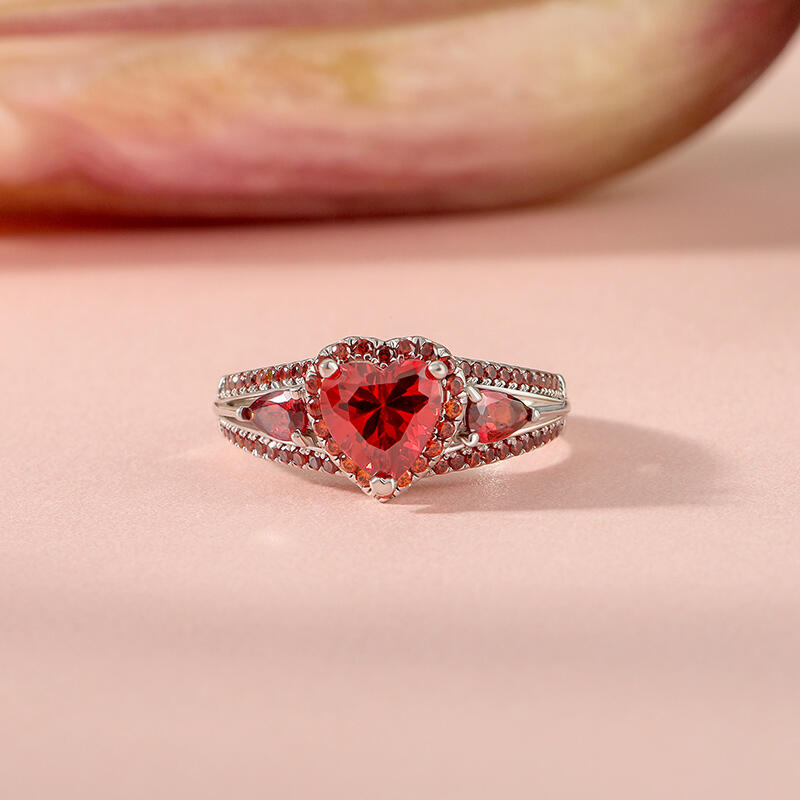 Jeulia Anillo Con Halo De Tres Piedras De Talla Cordiforme En Plata De Ley