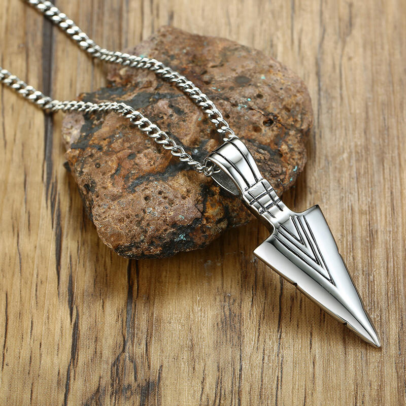 Jeulia Collar de hombre de acero inoxidable con símbolo de flecha