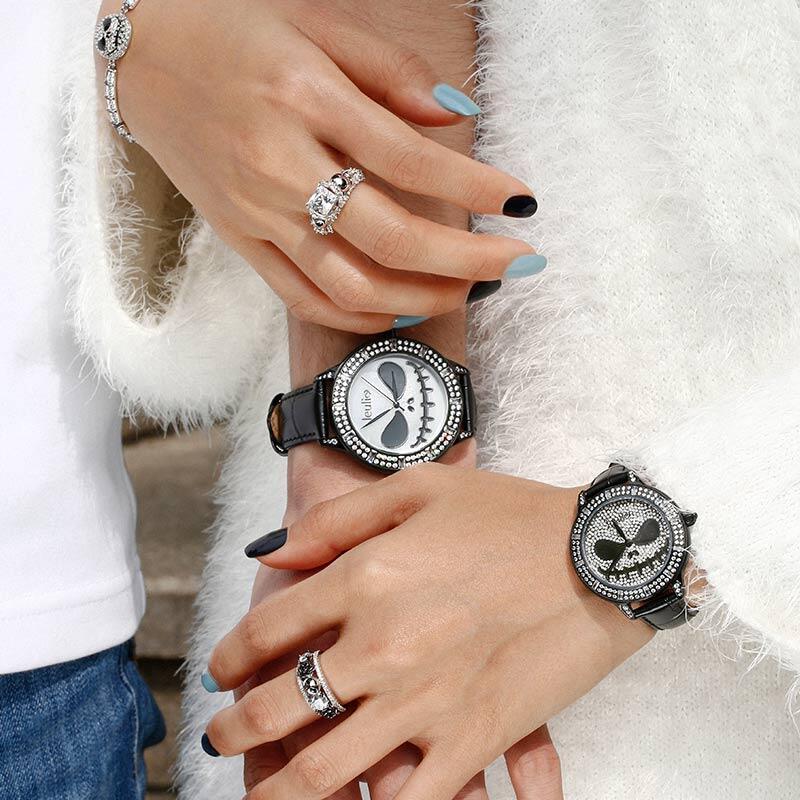 Jeulia "Patron Spirit of Halloween" Reloj De Mujer De Cuarzo Con Correa De Cuero Negro Y Diseño De Calavera