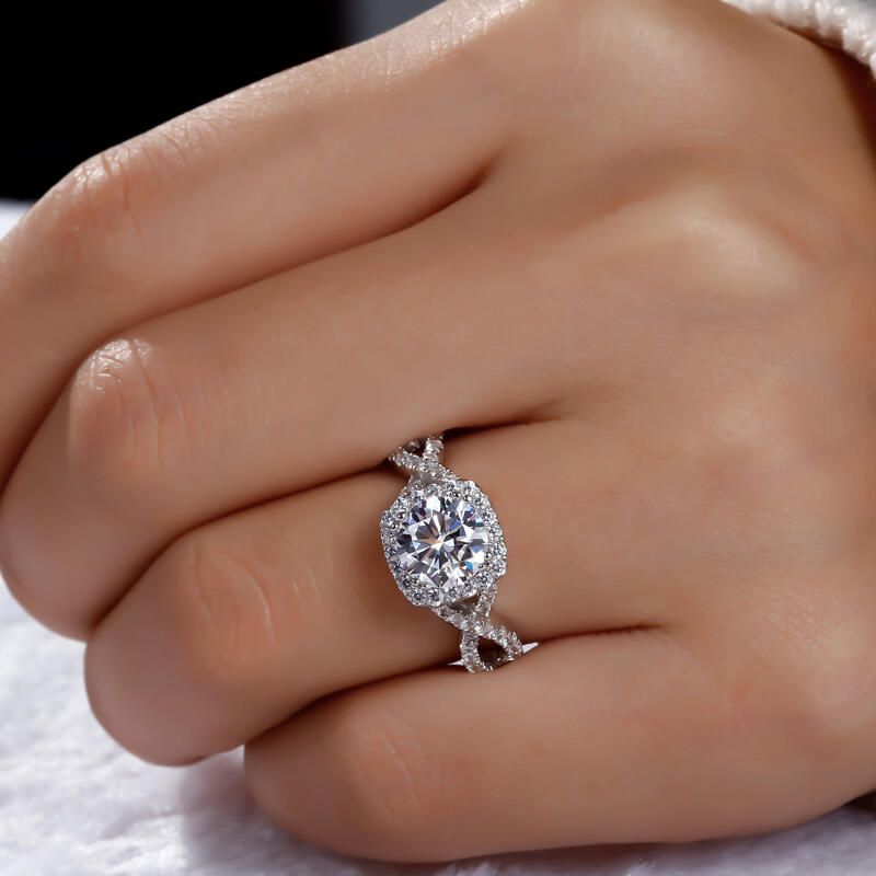 Jeulia Twist Round Cut Sterling Silver Ring