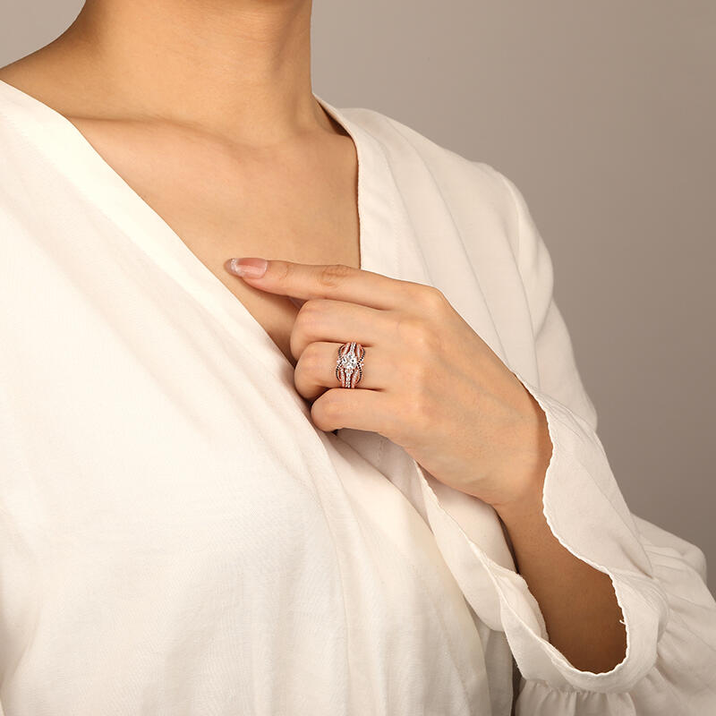 "Intertwined Fate" Kissen-Schliff Brautset