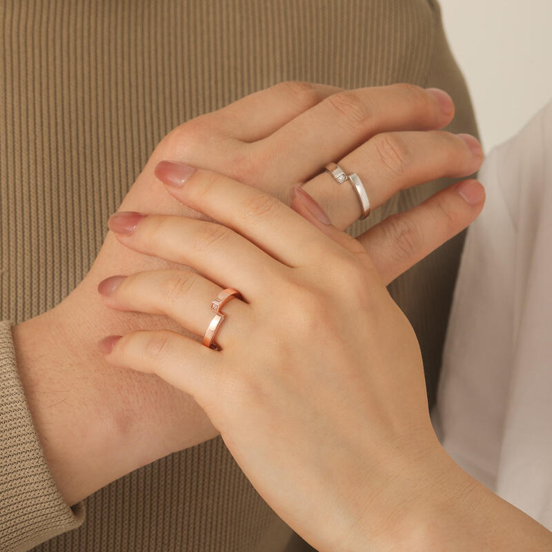 Jeulia Custom Women's Name Wedding Band with Side Bypass