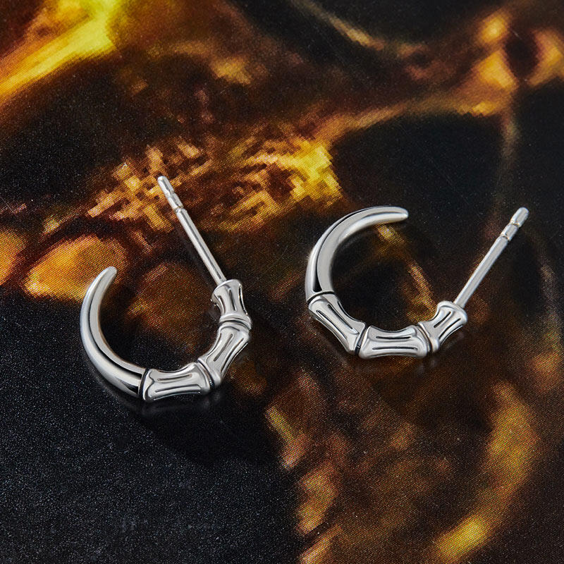 Jeulia "Punk Claw Horn" Sterling Silver Earrings