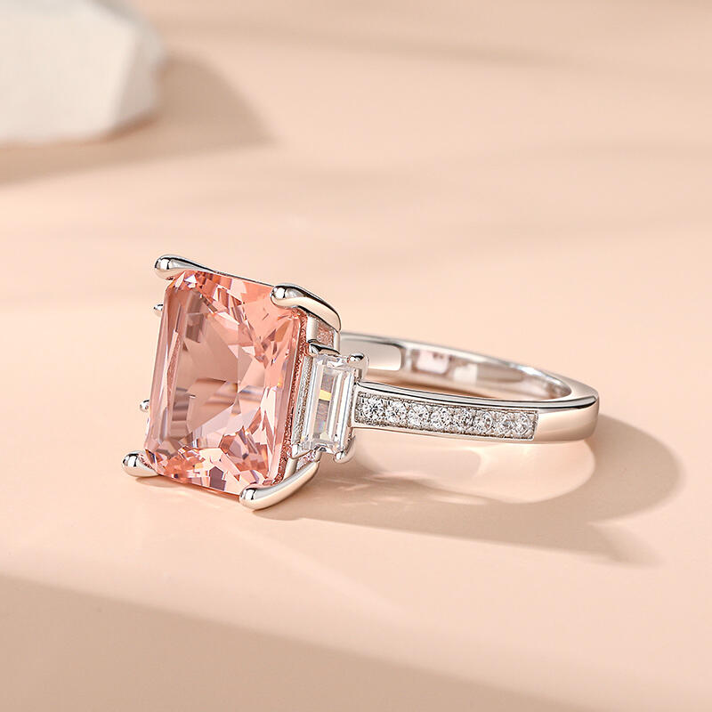 Jeulia Anel em Prata de Lei com Morganita Sintética e Corte Esmeralda