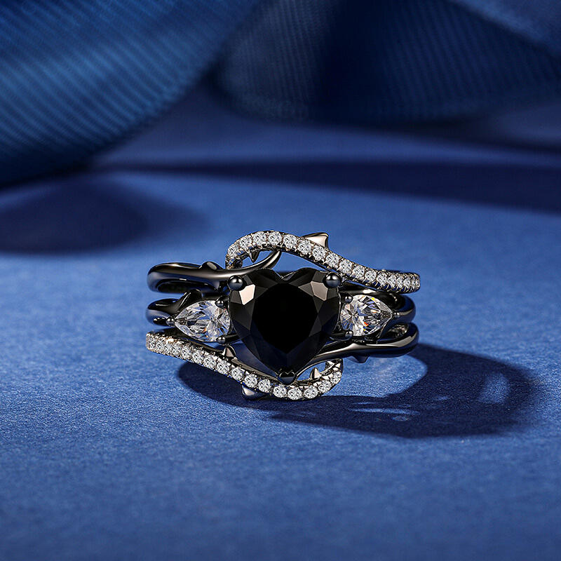 Jeulia Black Heart Thorns Three Stone Ring Set