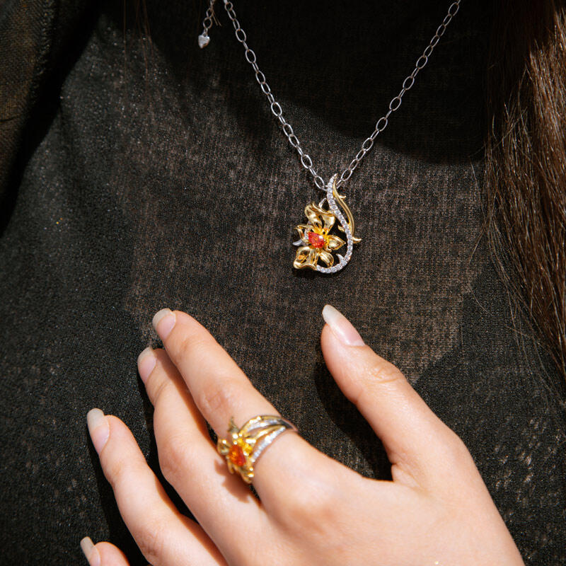 Jeulia x Leyla "Floral of Thorns" Two Tone Twist Fashion Flower Necklace Sterling Silver