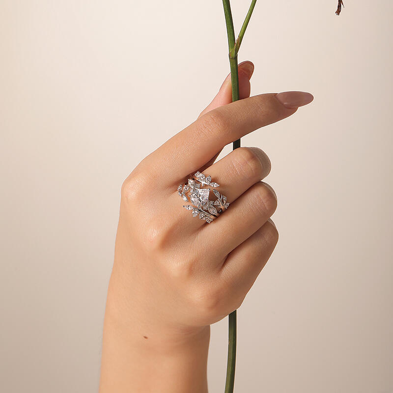 Jeulia Leaf Twist Sparkling Pear Shaped Ring Set