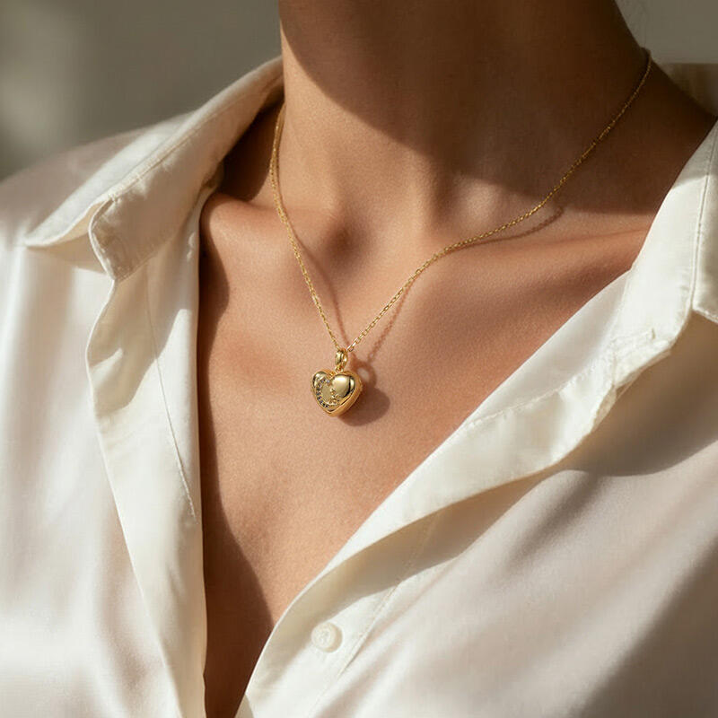 Jeulia Custom Cat Moon Engraved Gold Heart Photo Locket Necklace