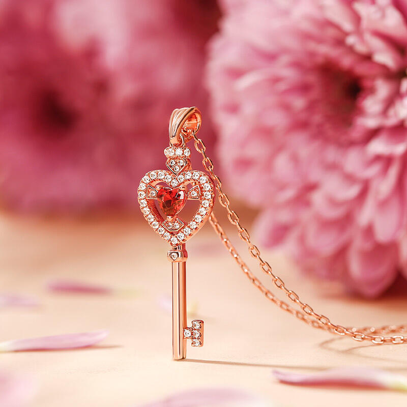 Jeulia Collar de plata de ley con llave en forma de corazón