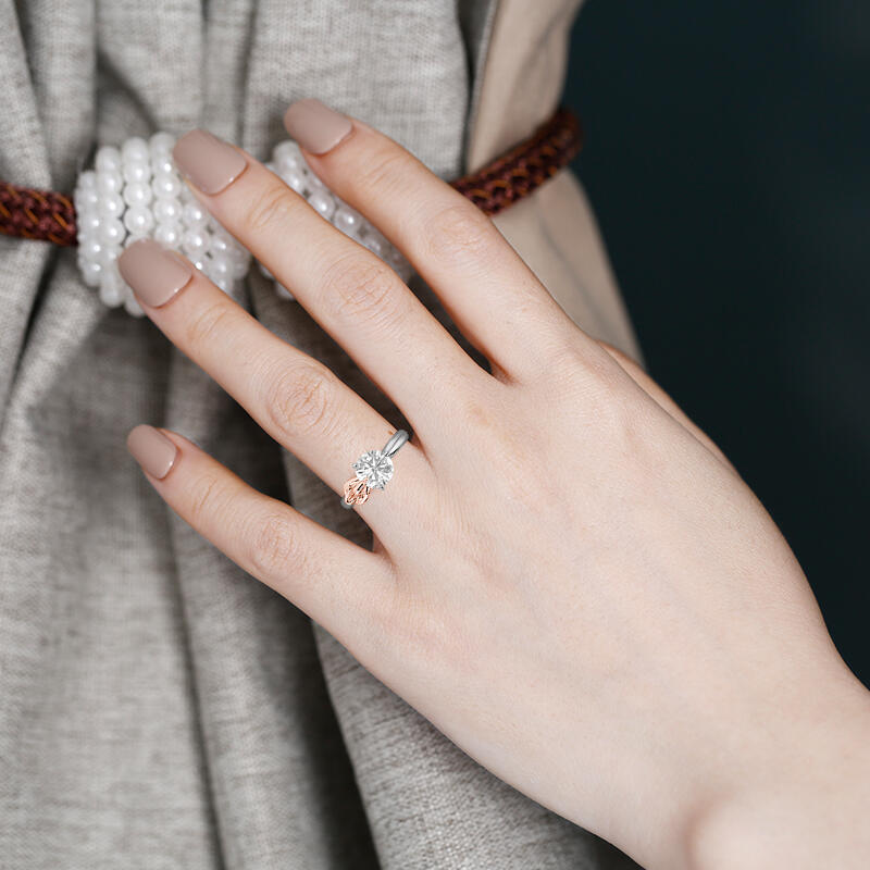 "Kiss Of Swan" Round Cut Solitaire Engagement Ring