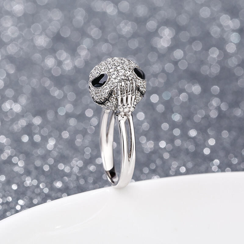 Jeulia "King of Halloween Town" Skull Design Sterling Silver Ring