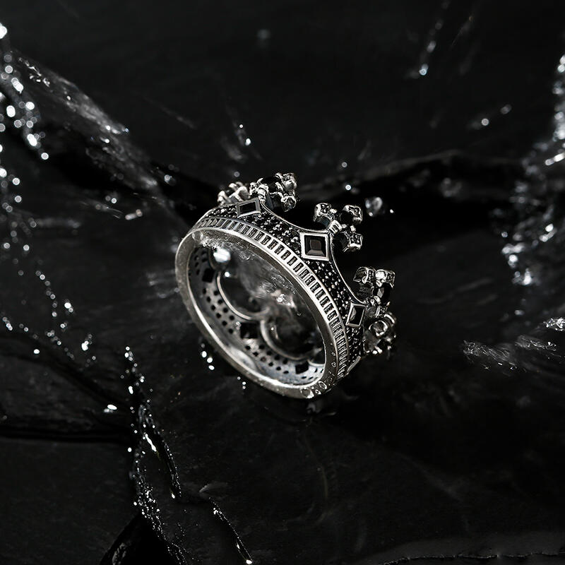 Jeulia Srebrny damski pierścionek z czarną koroną "Bądź moją królową"