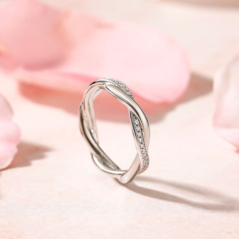 Jeulia Alianza de plata esterlina para mujer con diseño entrelazado