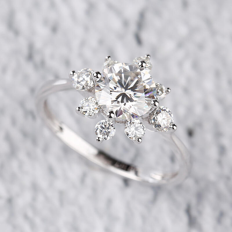 Jeulia 10K/14K/18K Gold Platinum Round Cut Vintage Ring