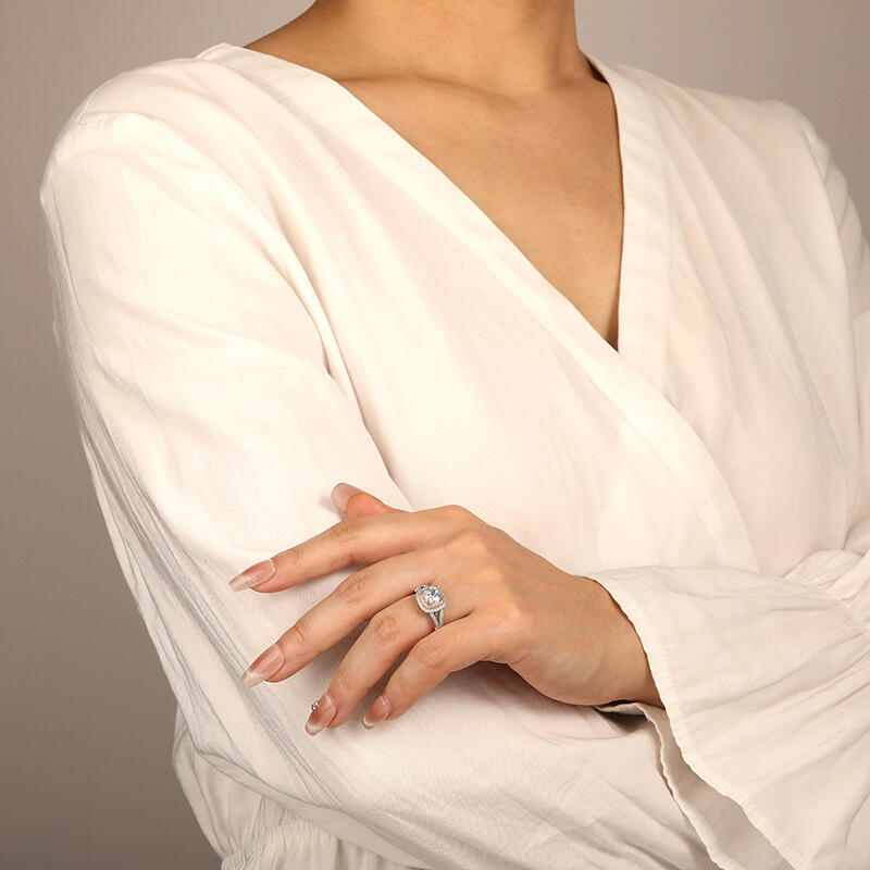 "Nur Liebe" Kissenschliff Halo Verlobungsring