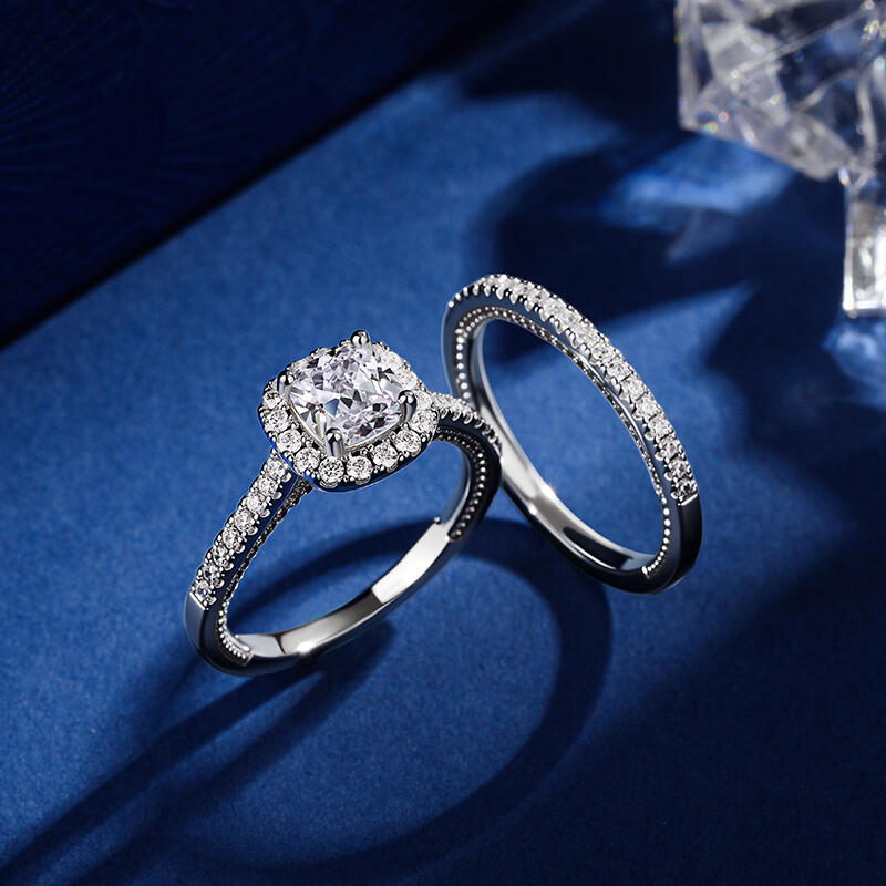 Jeulia Juego de Dos Anillos de Compromiso Eternidad Halo Corte Cojín