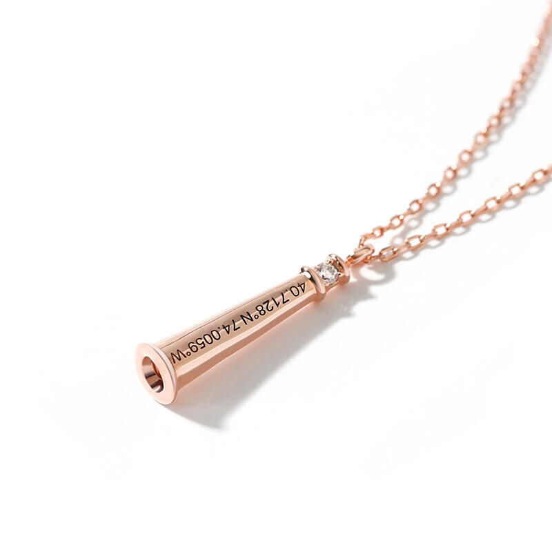 Jeulia "Luz de guía" Collar de plata esterlina personalizado de corte redondo con diseño de faro