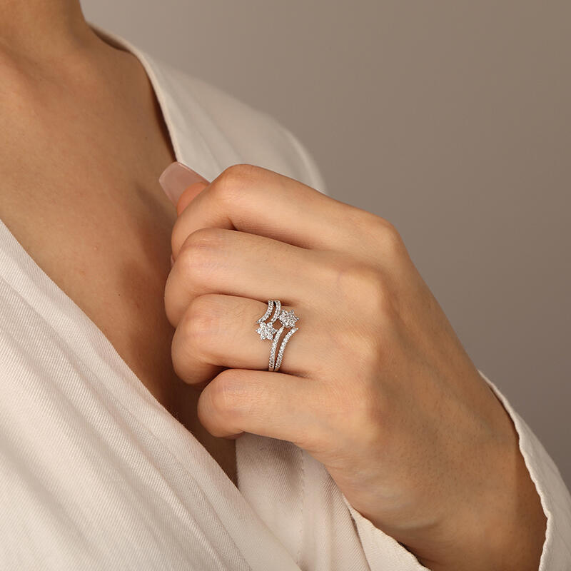 "Swaying Flower" Classic Wedding Ring