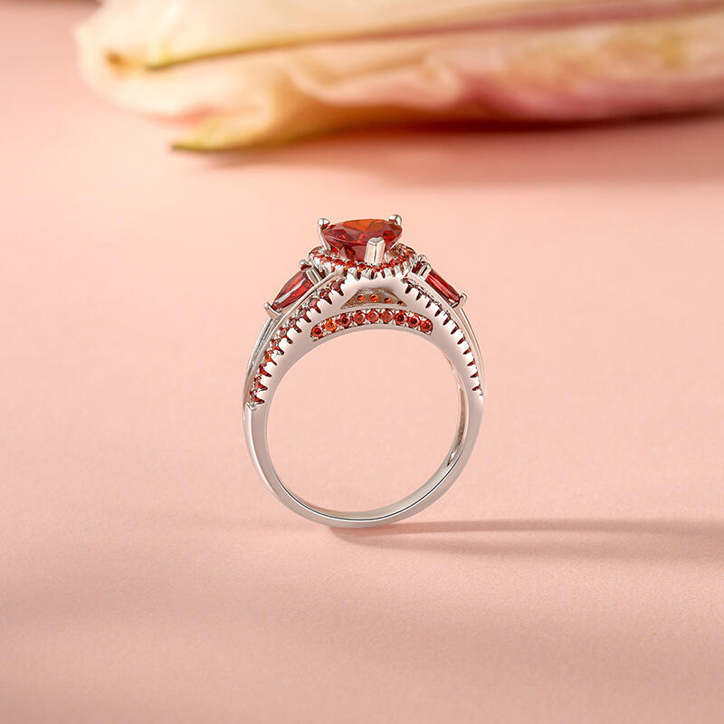 Jeulia Anillo Con Halo De Tres Piedras De Talla Cordiforme En Plata De Ley